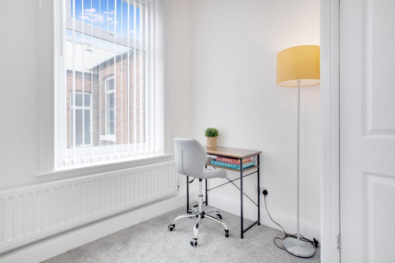 Stunning 4-Bedroom, 2 Bathrooms In Sunderland サンダーランド エクステリア 写真