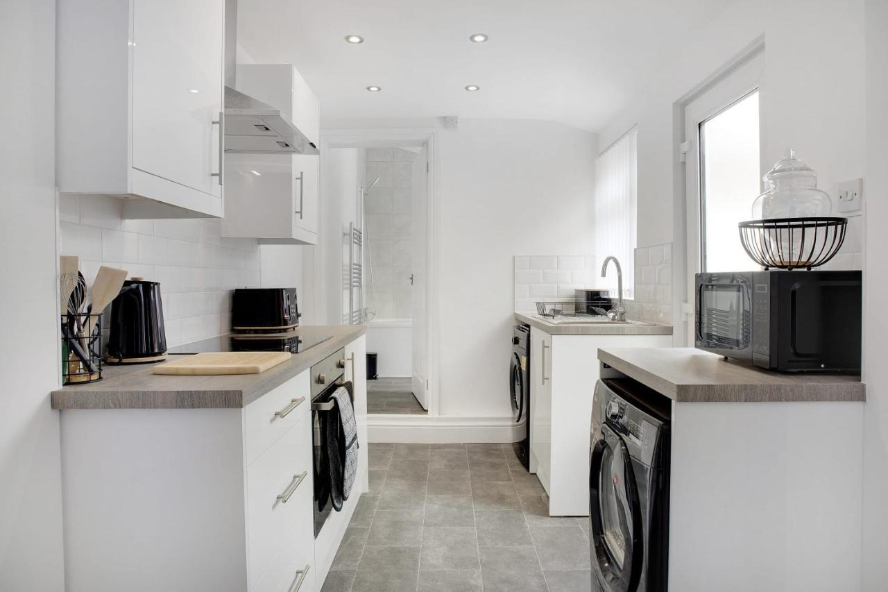 Stunning 4-Bedroom, 2 Bathrooms In Sunderland サンダーランド エクステリア 写真