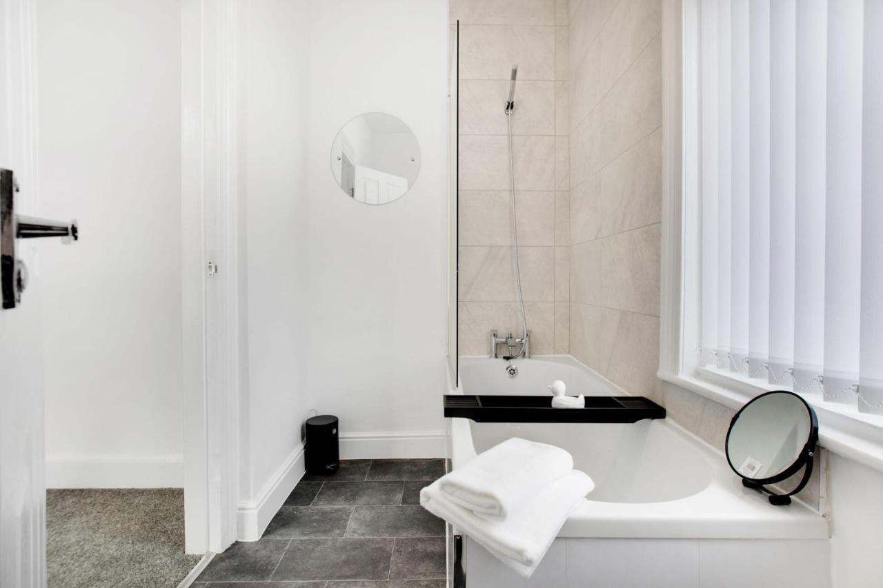 Stunning 4-Bedroom, 2 Bathrooms In Sunderland サンダーランド エクステリア 写真