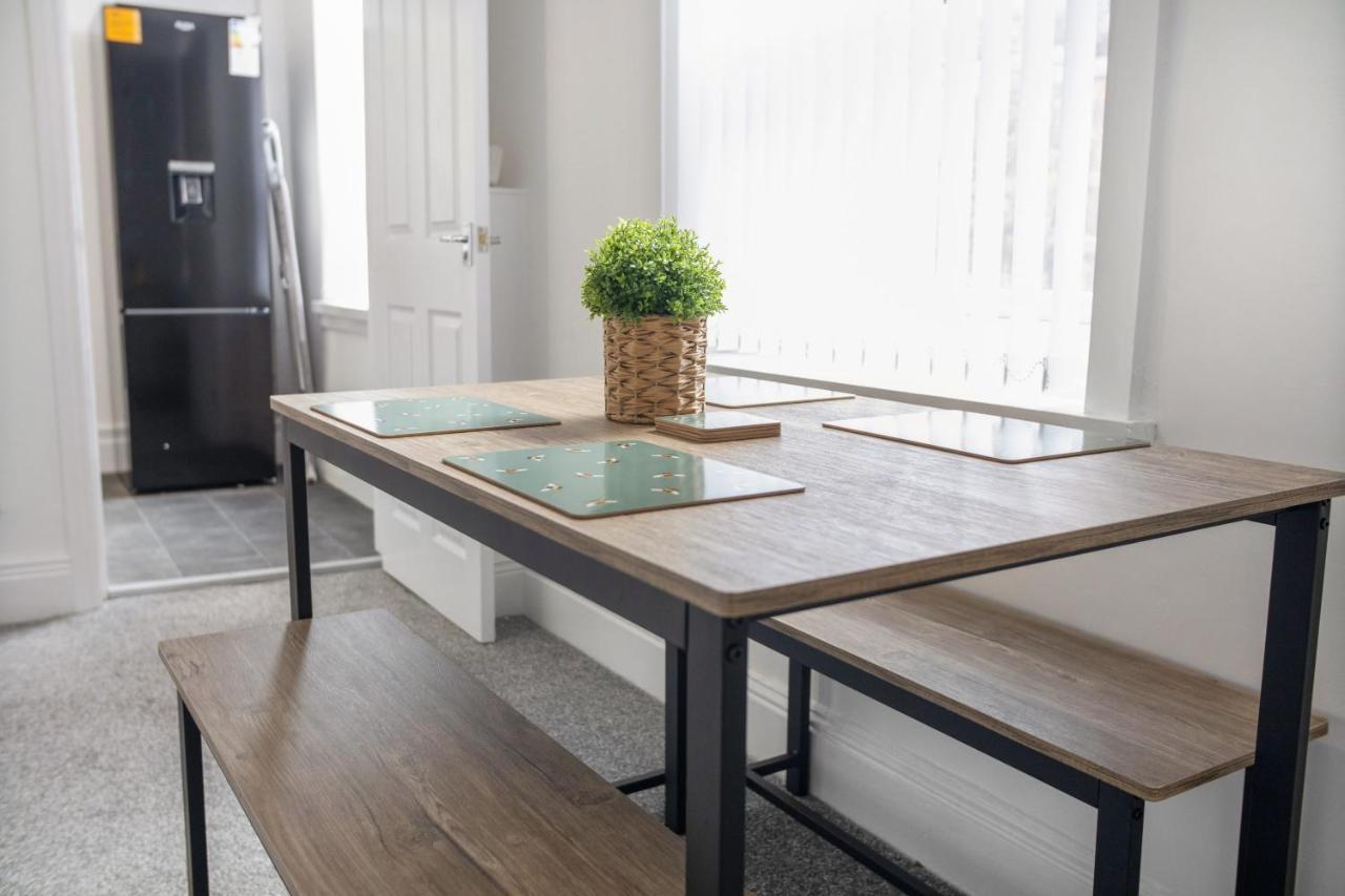 Stunning 4-Bedroom, 2 Bathrooms In Sunderland サンダーランド エクステリア 写真